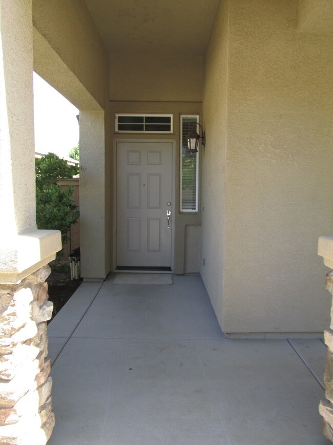 Foto del edificio - Highly Desired 4 Bedroom Empire Ranch Home!