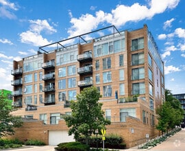 Building Photo - 1720 Oak Ave