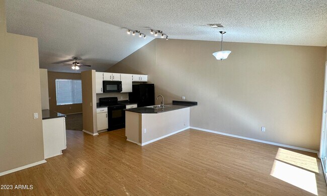 Foto del edificio - 3063 W Irma Ln