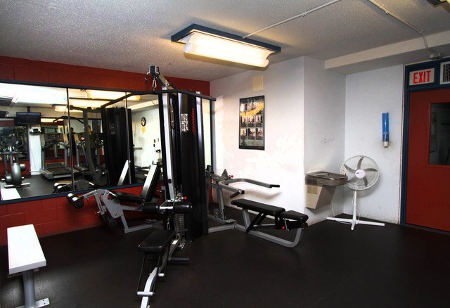 Foto del edificio - 1700 E 56th St