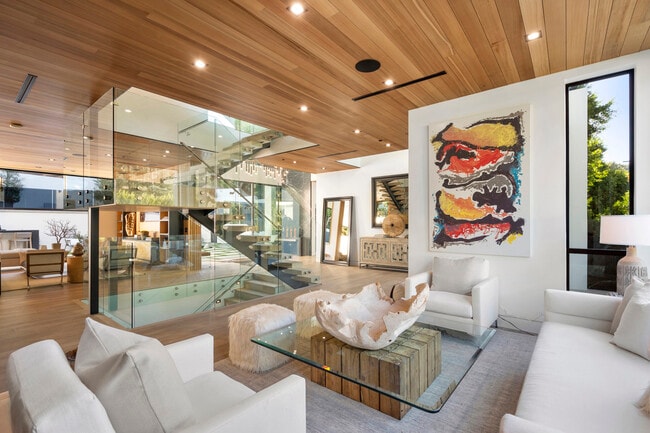 Building Photo - 2630 Hutton Dr