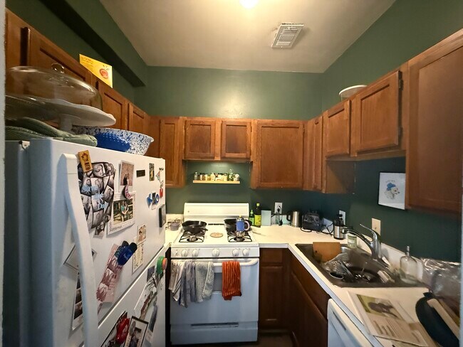Building Photo - Grant Park - Quadplex Unit C