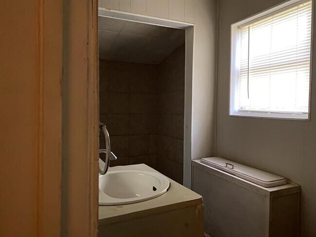 Foto del edificio - 6605 Bayway Dr