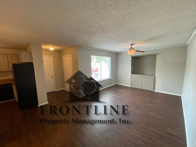 Building Photo - 6752 Trail Lake Dr