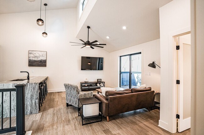 Foto del edificio - Modern Elegance w/ Garage Parking in Germa...