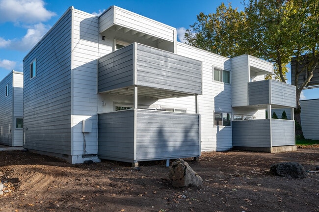 Building Photo - IRONWOOD GREENS