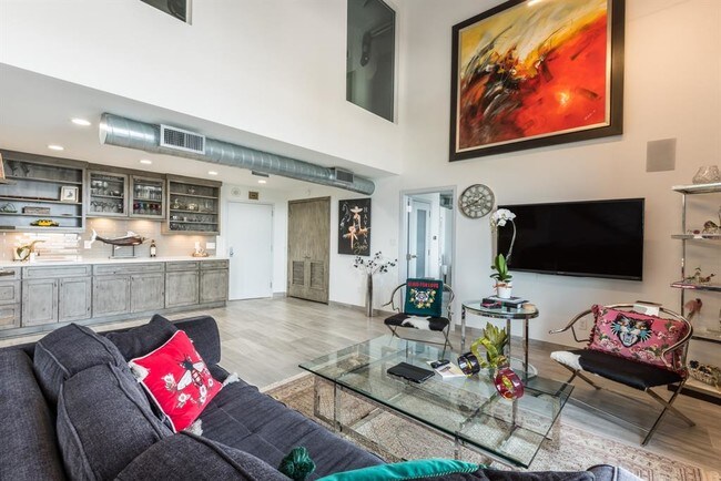 Building Photo - 915 Franklin St