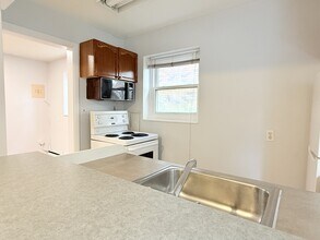 Building Photo - 1590 Ouellette Ave