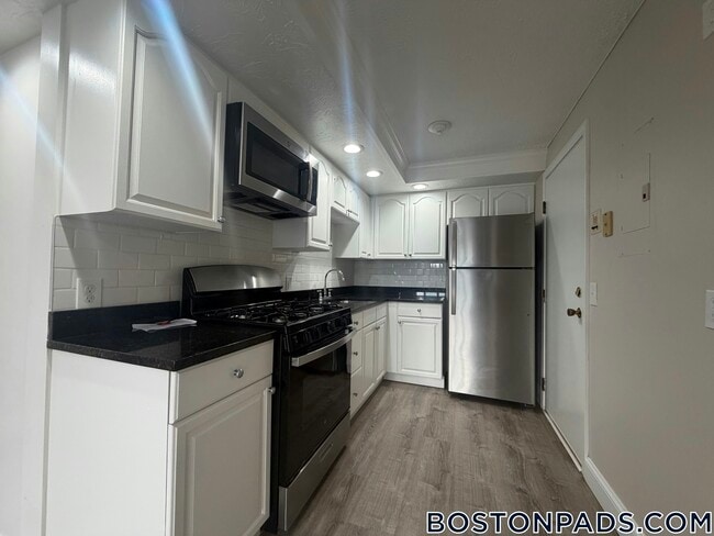 Building Photo - 17 Kenmar Dr