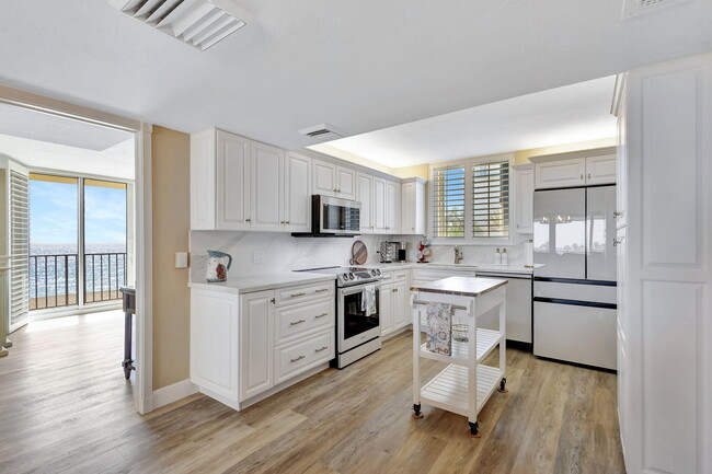 Foto del edificio - 100 Ocean Trail Way
