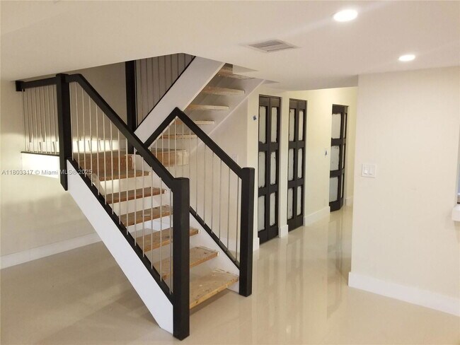 Photo - 907 NE 27th Ave House