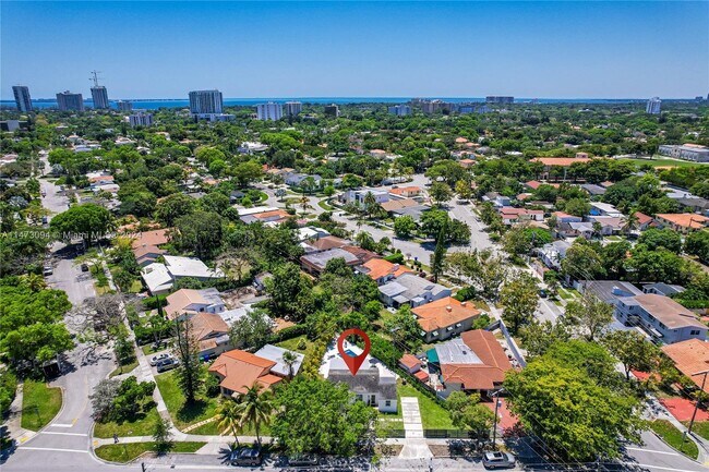 Building Photo - 990 SW 11th St