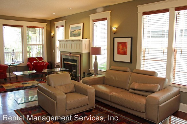 Foto del edificio - 2 br, 2 bath House - 2005 NE 13th Ave