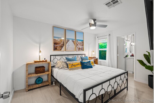 Building Photo - 9165 SE Yacht Club Cir