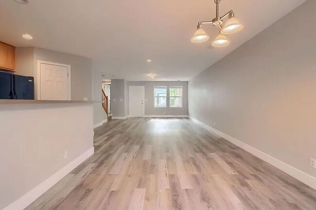 Building Photo - Beautiful 3 bedroom Townhome in Green Vall...