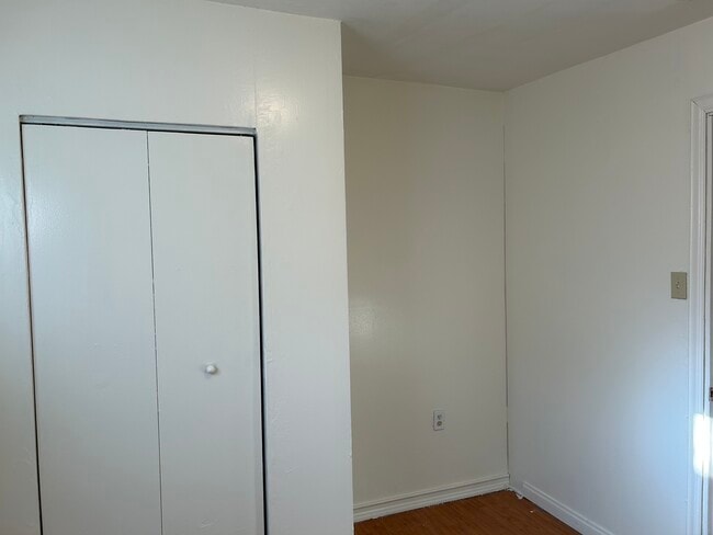 Building Photo - 2586 Loma Vista Dr