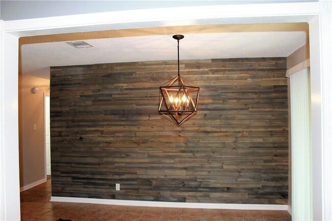 Building Photo - 6806 Lunar Dr