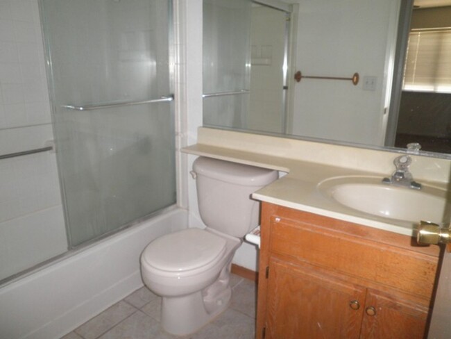 Building Photo - Desirable Home in Weston Ranch