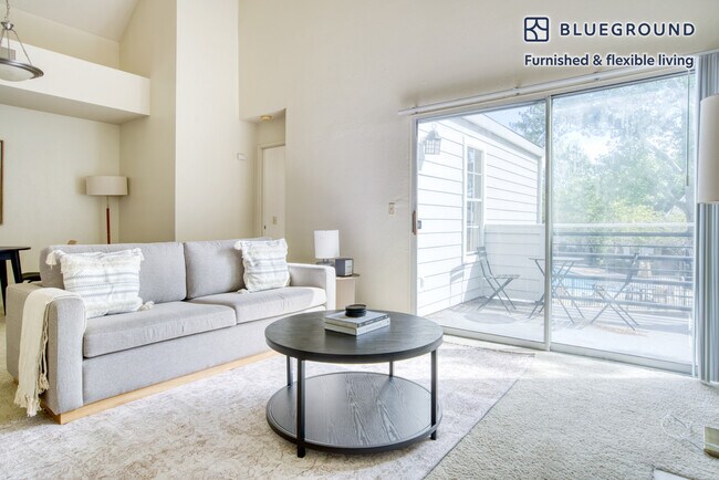 Building Photo - 601 Bobstay Ln