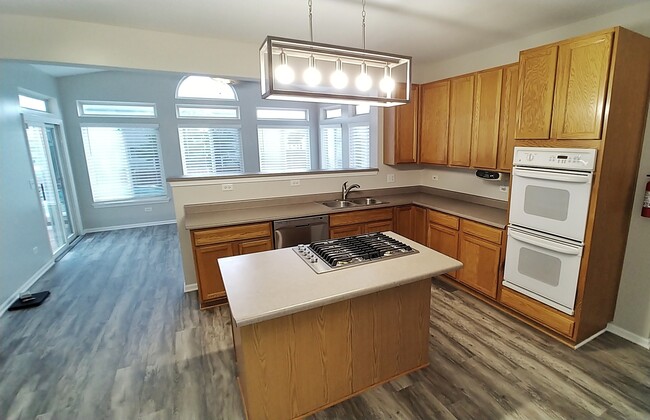 Building Photo - 803 S Sparkle Ct