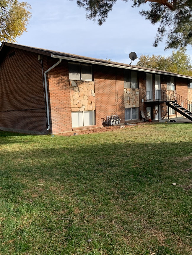Building Photo - Hendricks Pyne Acres