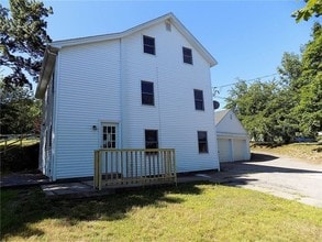 Building Photo - 121 Oak St