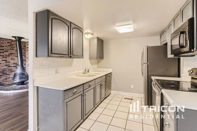 Foto del edificio - 14590 E 13th Ave