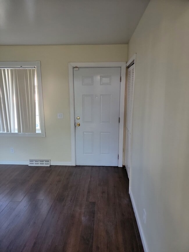 Building Photo - 3232 S Auburn Dr