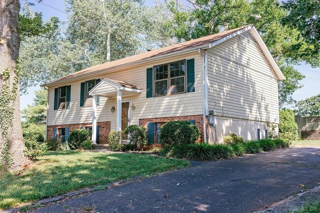 Foto del edificio - 1028 Long Meadows Dr