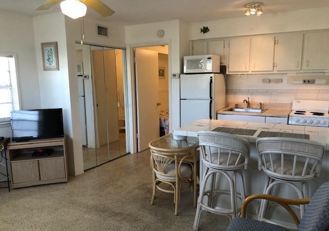 Building Photo - 425 Tyler Ave. Unit 1B