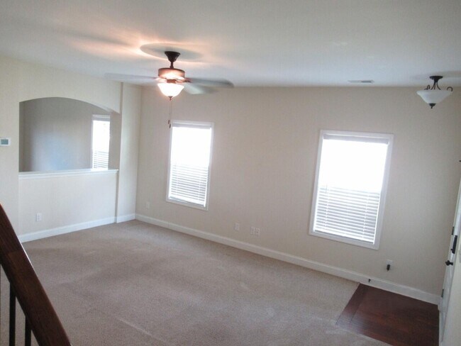 Foto del edificio - 2655 Old Field Rd