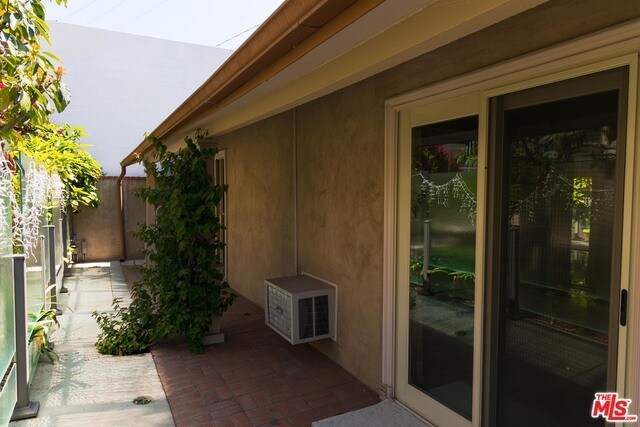 Building Photo - 720 San Vicente Blvd