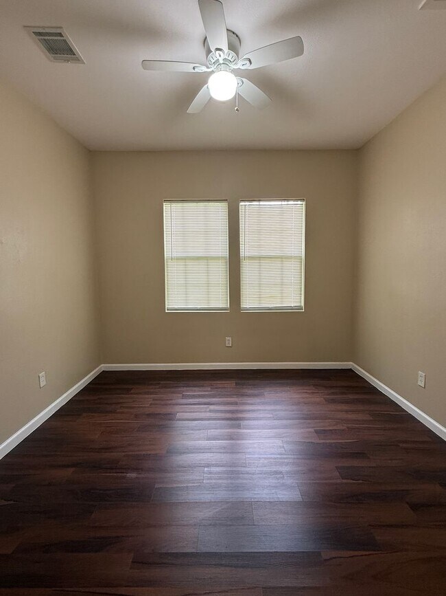 Foto del edificio - Renovated home in Silsbee! Available NOW -...