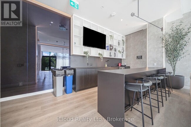 Building Photo - 86 Dundas St E