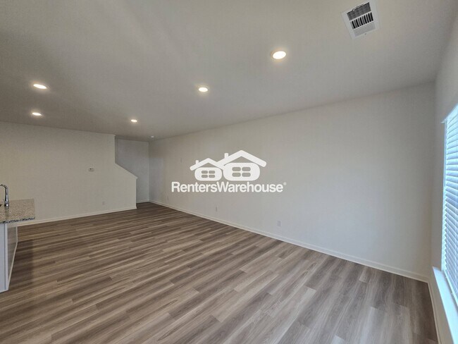 Foto del edificio - 1585 Salem Dr