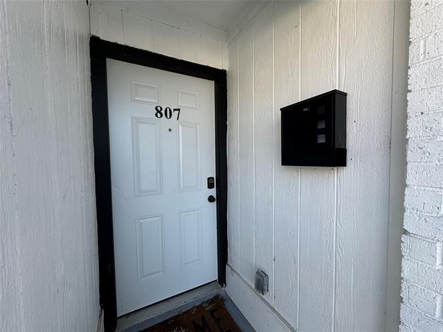 Building Photo - 809 W Broadus St
