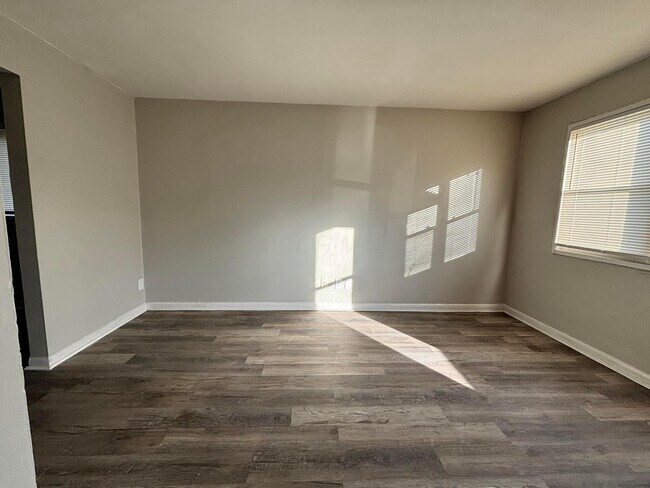 Foto del edificio - 308 Wrexham Ave