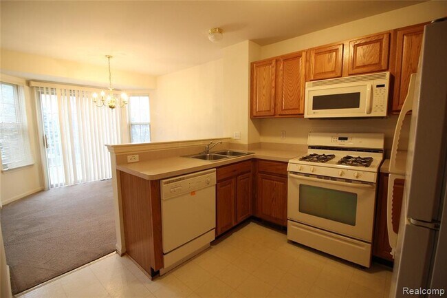 Building Photo - 8807 Hardwood Dr