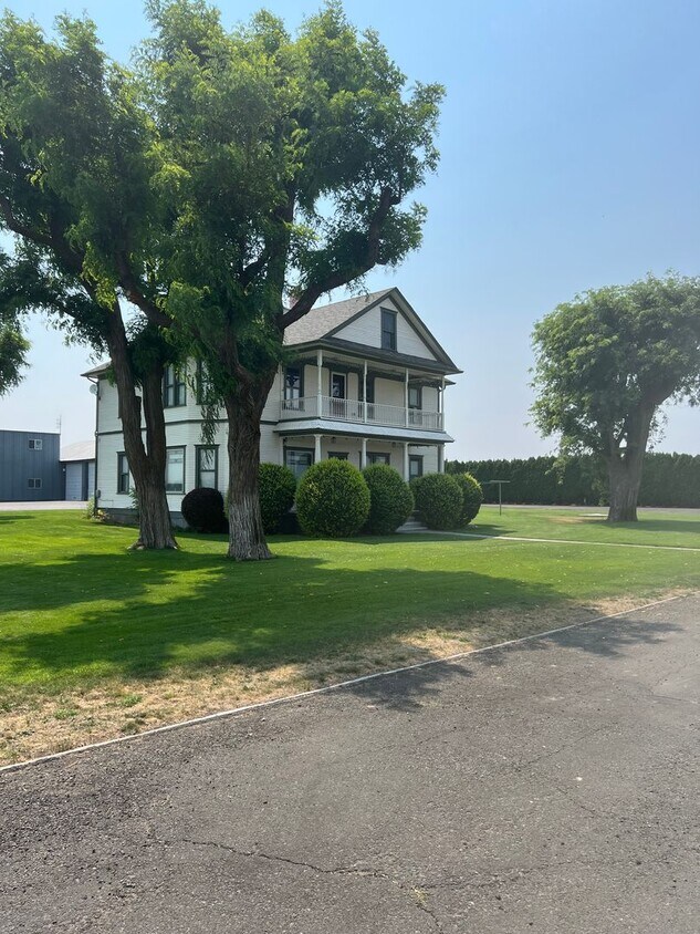 Primary Photo - Quincy Country Gem! Rent Reduced