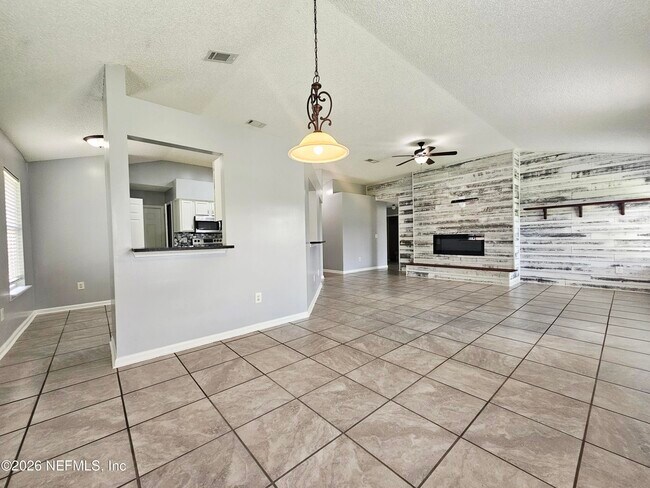 Building Photo - 13041 Staffordshire Dr S