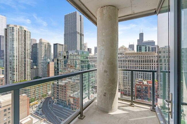 Foto del edificio - 311 W Illinois St