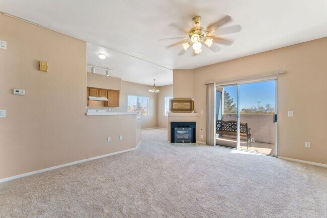 Foto del edificio - Bright & Stylish Condo with Fireplace and Private Balcony in a Resort-Style Community!