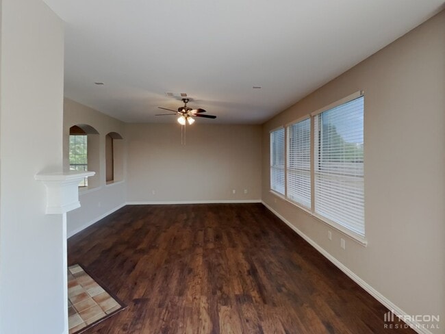 Building Photo - 4601 Summer Oaks Ln