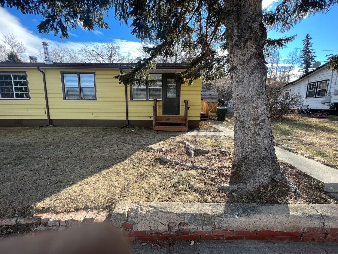 Primary Photo - 1352 Mead Ave