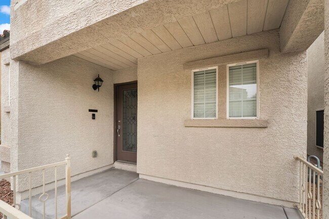 Building Photo - 9132 Gabardine Ave