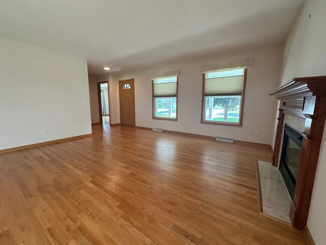 Foto del edificio - 7006 Parker Hill Dr