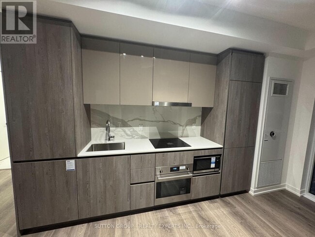 Building Photo - 8 Interchange Wy