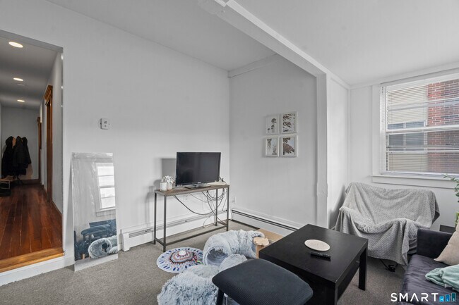 Foto del edificio - 136 Edwards St