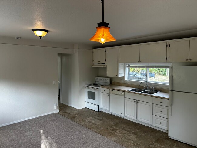 Building Photo - 4016 NE 54th Ave