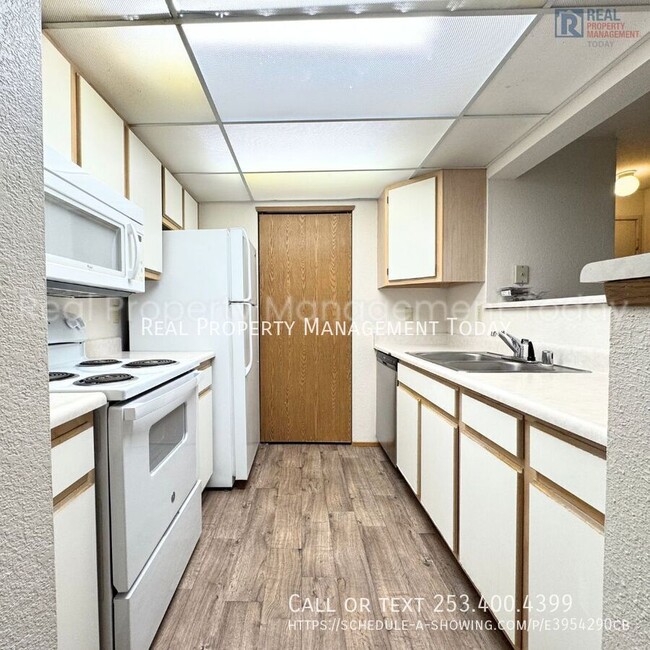 Building Photo - Cozy 3 Bedroom Apartment In Burien!